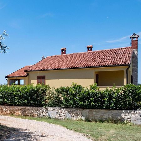 Secluded Apartment In Pore With Garden Poreč Exteriör bild