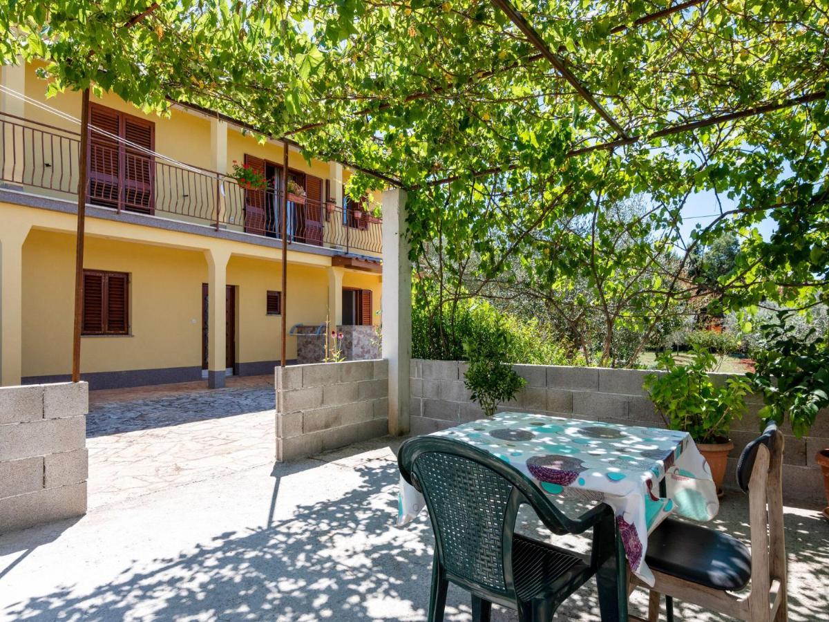 Secluded Apartment In Pore With Garden Poreč Exteriör bild