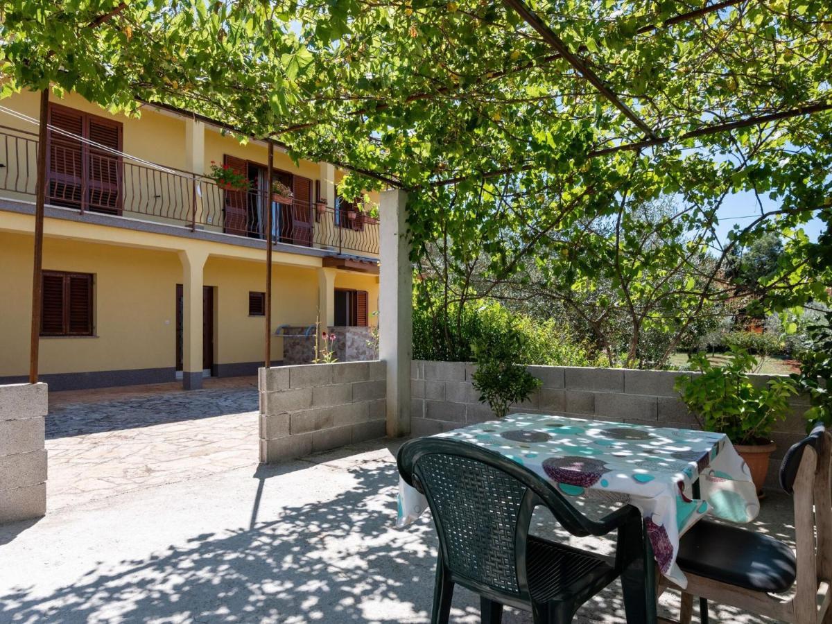 Secluded Apartment In Pore With Garden Poreč Exteriör bild