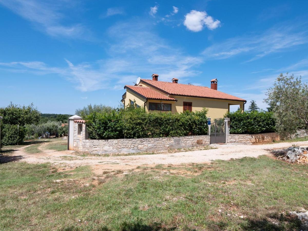 Secluded Apartment In Pore With Garden Poreč Exteriör bild